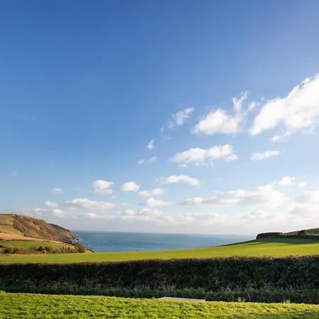 Spectacular Sea View Retreat Apartment Lanteglos (Dobwalls and Trewidland)